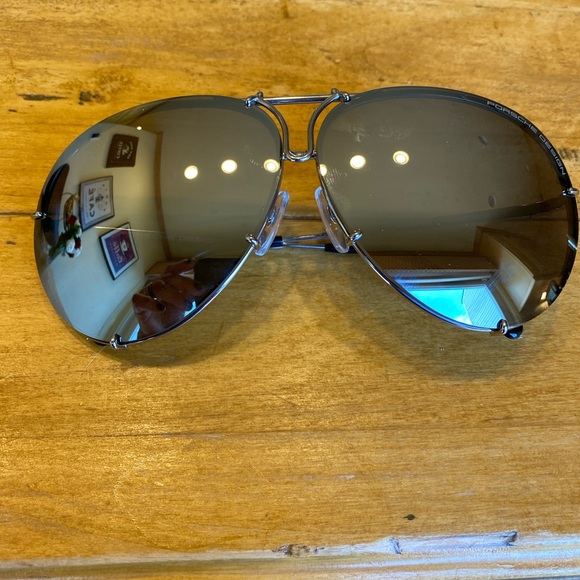 Like new sunglasses worn 3 times. - Picture 2 of 5